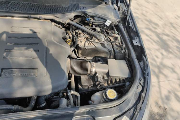 Used Land Rover Discovery 2021 360 PS R-Dynamic S Engine Bay Left