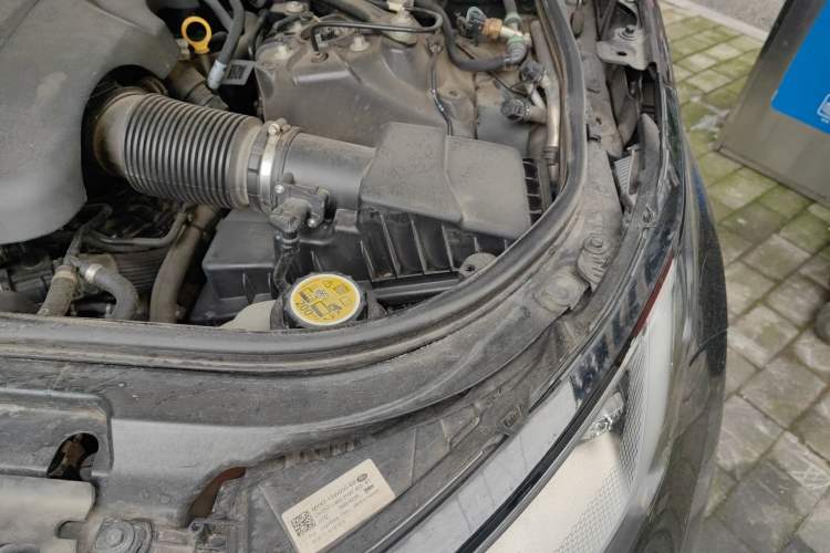 Used Land Rover Discovery 2021 360 PS R-Dynamic SE Engine Bay Left