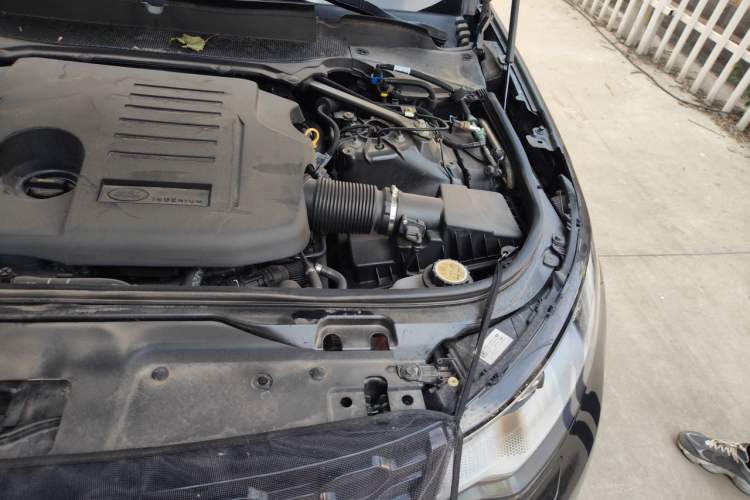Used Land Rover Discovery 2021 360 PS R-Dynamic SE Engine Bay Left