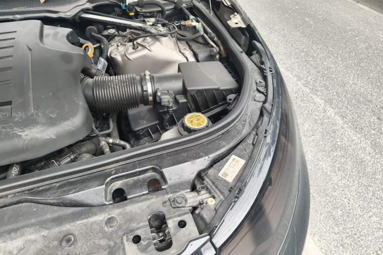 Used Land Rover Discovery 2021 360 PS R-Dynamic S Engine Bay Left