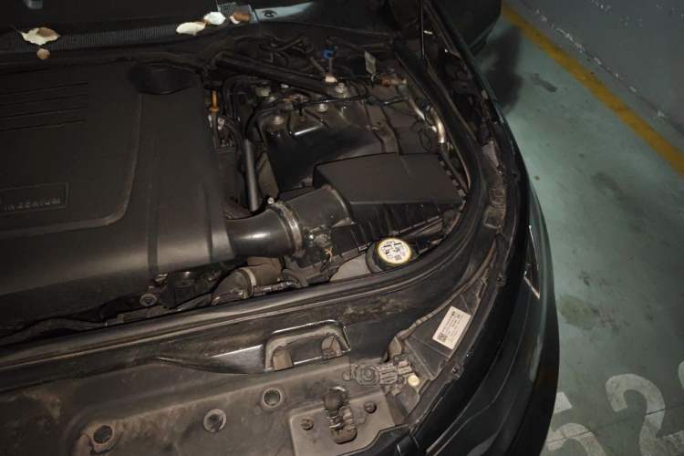 Used Land Rover Discovery 2021 300PS S Engine Bay Left