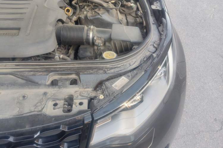 Used Land Rover Discovery 2021 360 PS R-Dynamic S Engine Bay Left