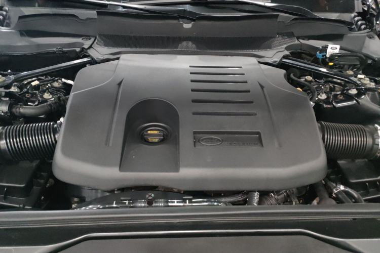 Used Land Rover Discovery 2021 360 PS R-Dynamic SE Engine Bay