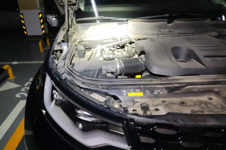 Used Land Rover Discovery 2021 360 PS R-Dynamic SE Engine Bay Right