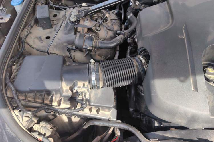 Used Land Rover Discovery 2021 360 PS R-Dynamic S Engine Bay Right