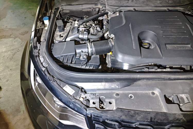 Used Land Rover Discovery 2021 360 PS R-Dynamic S Engine Bay Right