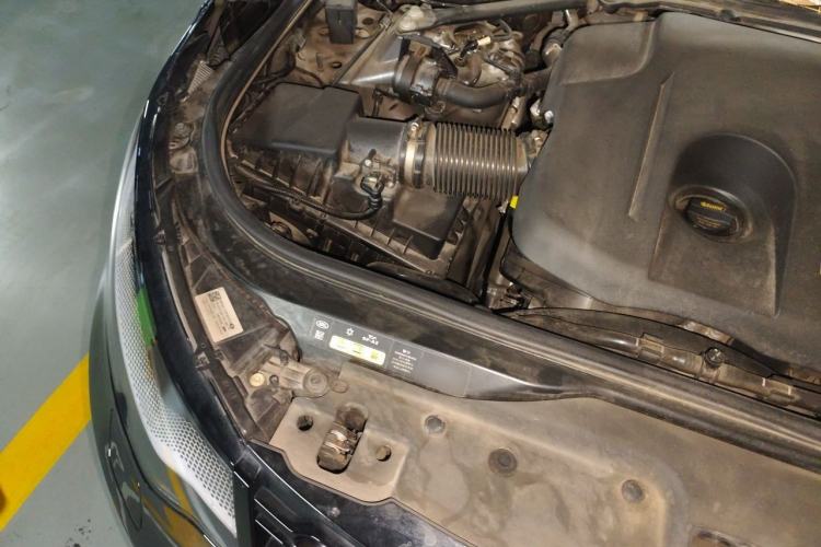 Used Land Rover Discovery 2021 360 PS R-Dynamic SE Engine Bay Right