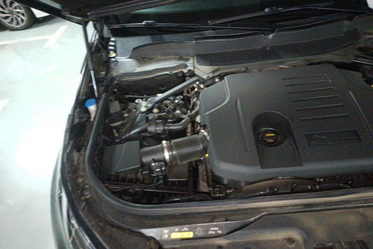 Used Land Rover Discovery 2021 360 PS R-Dynamic S Engine Bay Right