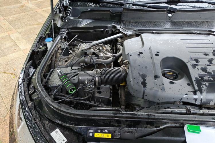 Used Land Rover Discovery 2021 360 PS R-Dynamic S Engine Bay Right