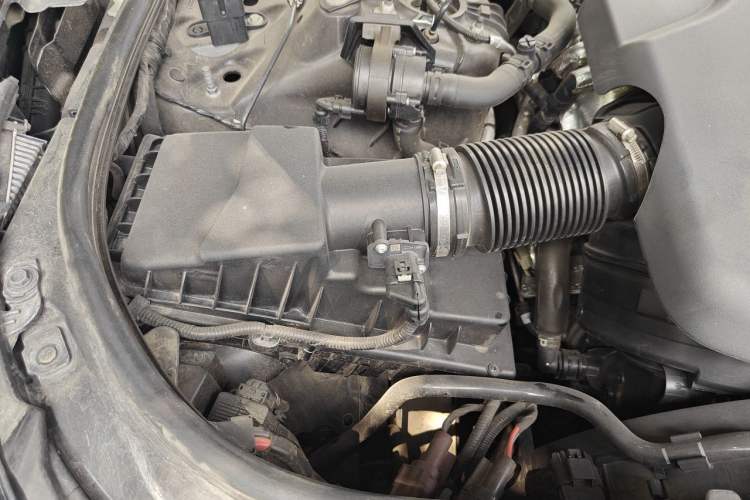 Used Land Rover Discovery 2021 360 PS R-Dynamic S Engine Bay Right