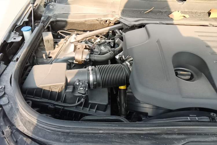Used Land Rover Discovery 2021 360 PS R-Dynamic SE Engine Bay Right
