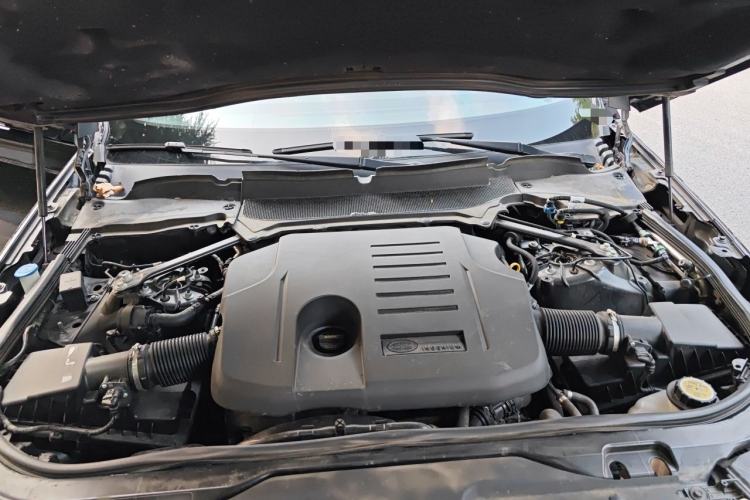 Used Land Rover Discovery 2021 360 PS R-Dynamic SE Engine Bay