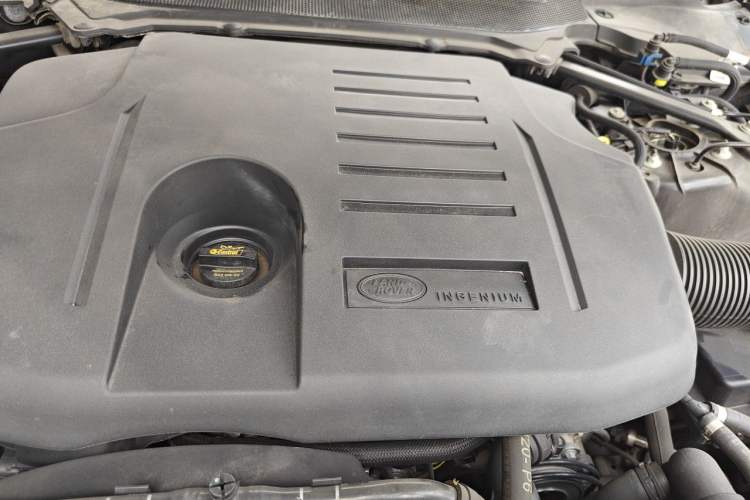 Used Land Rover Discovery 2021 360 PS R-Dynamic S Engine Bay