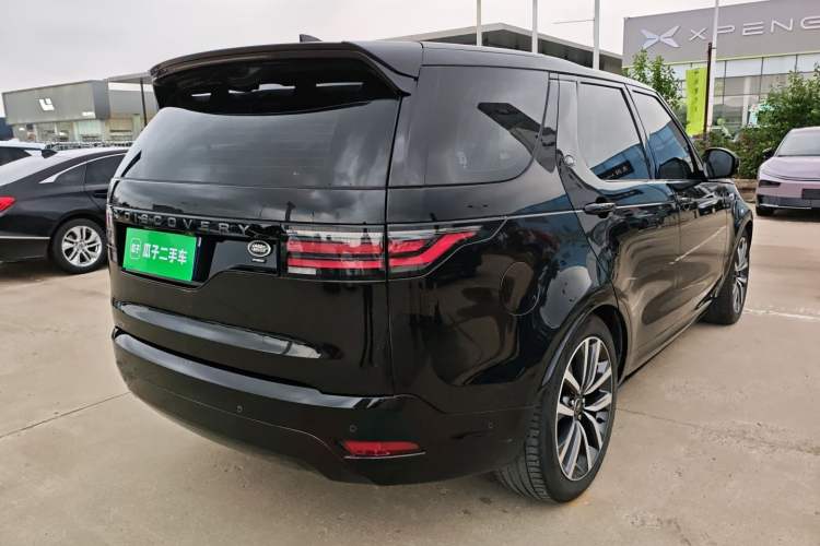 Used Land Rover Discovery 2021 360 PS R-Dynamic SE Exterior 2