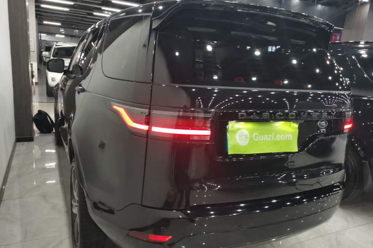 Used Land Rover Discovery 2021 360 PS R-Dynamic SE Exterior 2