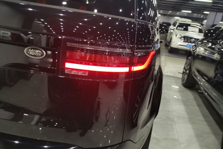 Used Land Rover Discovery 2021 360 PS R-Dynamic SE Exterior 3
