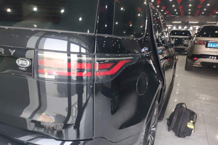 Used Land Rover Discovery 2021 360 PS R-Dynamic SE Exterior 3