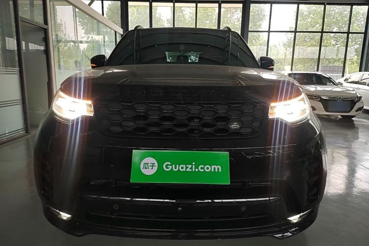 Used Land Rover Discovery 2021 360 PS R-Dynamic SE Front