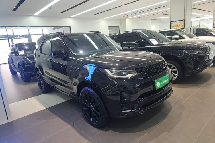 Used Land Rover Discovery 2021 360 PS R-Dynamic SE Front Right 45 Deg