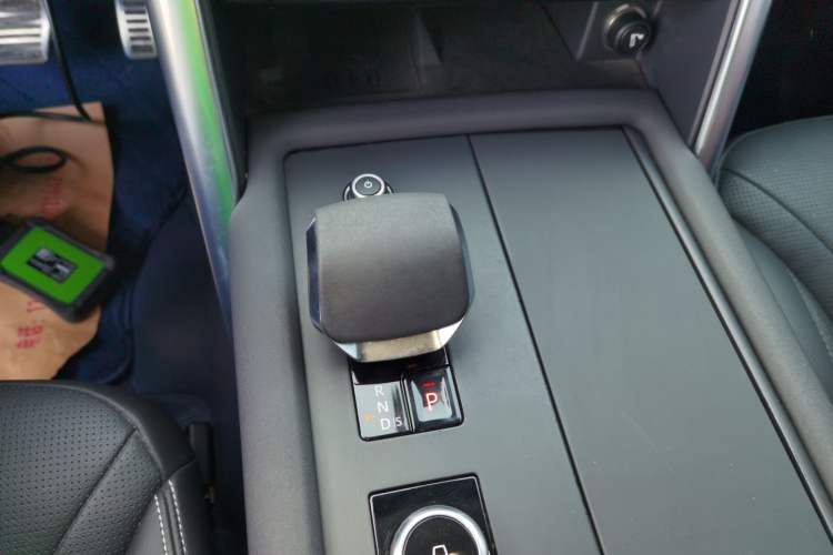 Used Land Rover Discovery 2021 360 PS R-Dynamic S Gear Lever