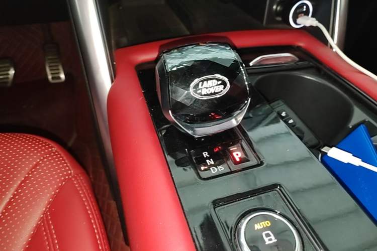 Used Land Rover Discovery 2021 360 PS R-Dynamic SE Gear Lever