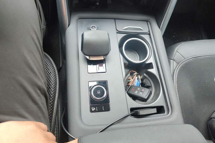 Used Land Rover Discovery 2021 300PS S Gear Lever