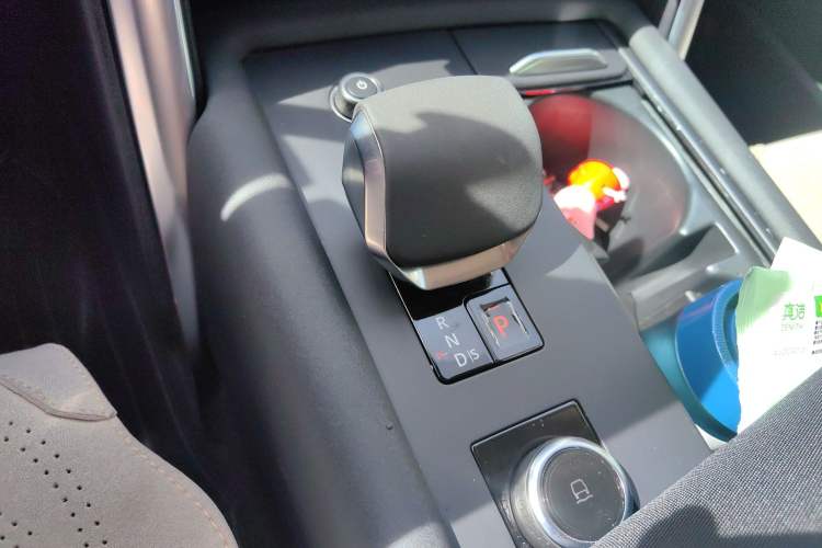 Used Land Rover Discovery 2021 360 PS R-Dynamic S Gear Lever