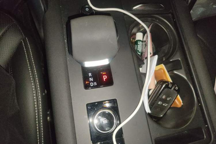 Used Land Rover Discovery 2021 360 PS R-Dynamic S Gear Lever