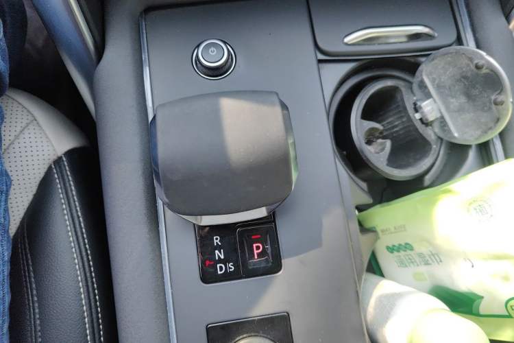 Used Land Rover Discovery 2021 360 PS R-Dynamic S Gear Lever