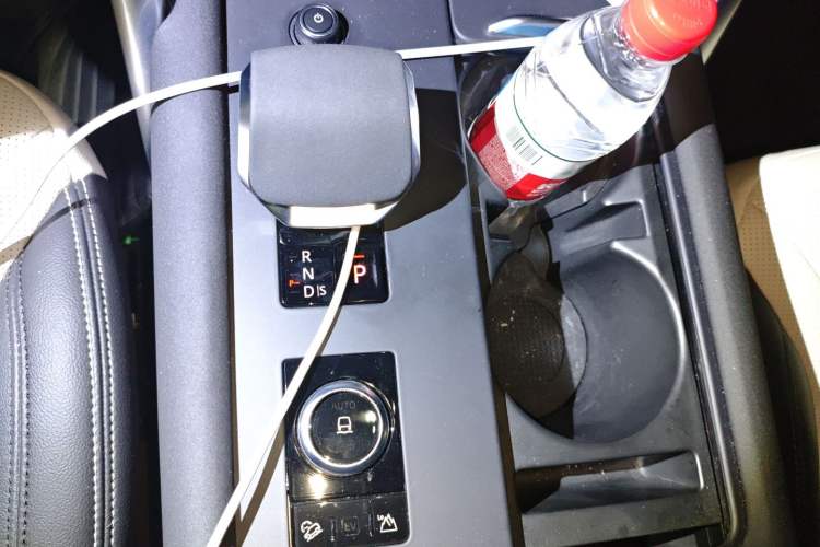 Used Land Rover Discovery 2021 360 PS R-Dynamic S Gear Lever