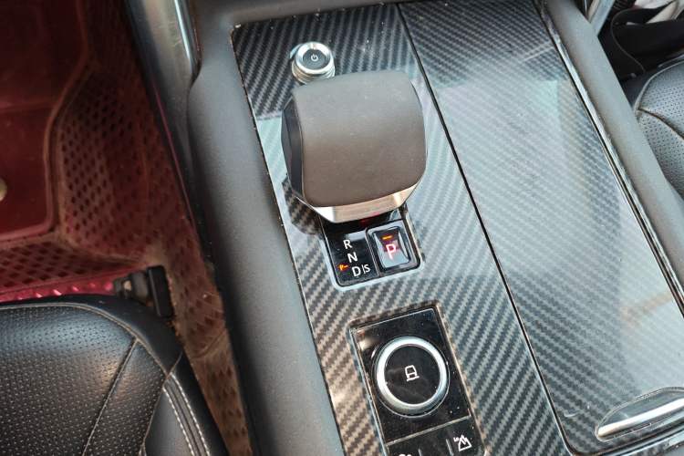 Used Land Rover Discovery 2021 360 PS R-Dynamic S Gear Lever