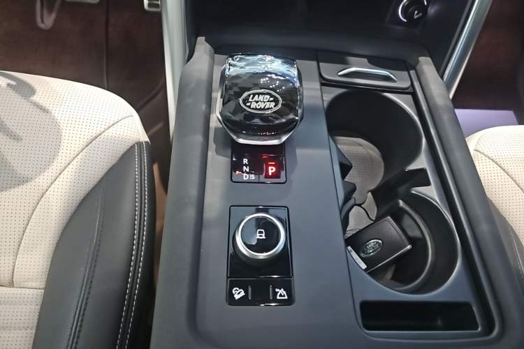 Used Land Rover Discovery 2021 360 PS R-Dynamic SE Gear Lever