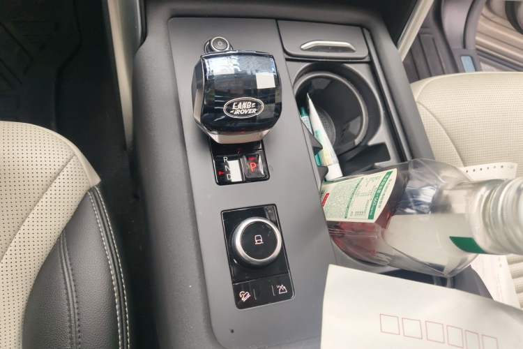 Used Land Rover Discovery 2021 360 PS R-Dynamic S Gear Lever