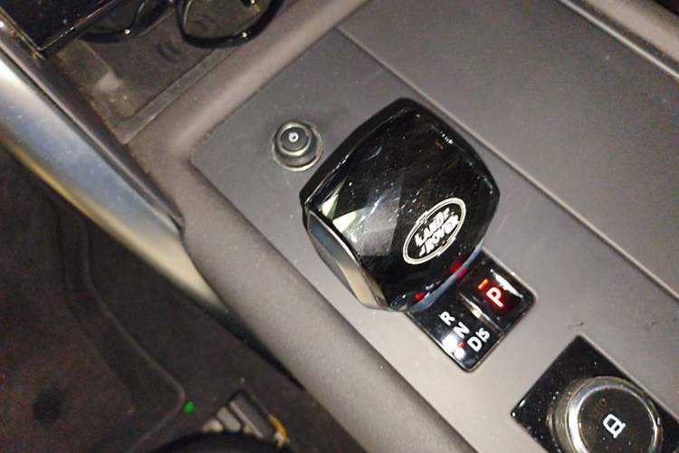 Used Land Rover Discovery 2021 300PS S Gear Lever