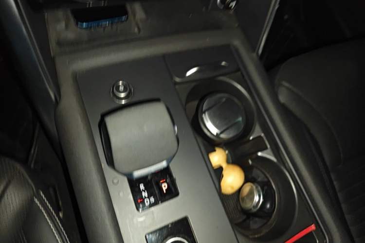 Used Land Rover Discovery 2021 300PS S Gear Lever