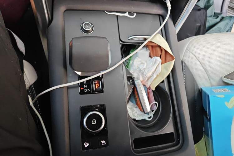 Used Land Rover Discovery 2021 360 PS R-Dynamic SE Gear Lever