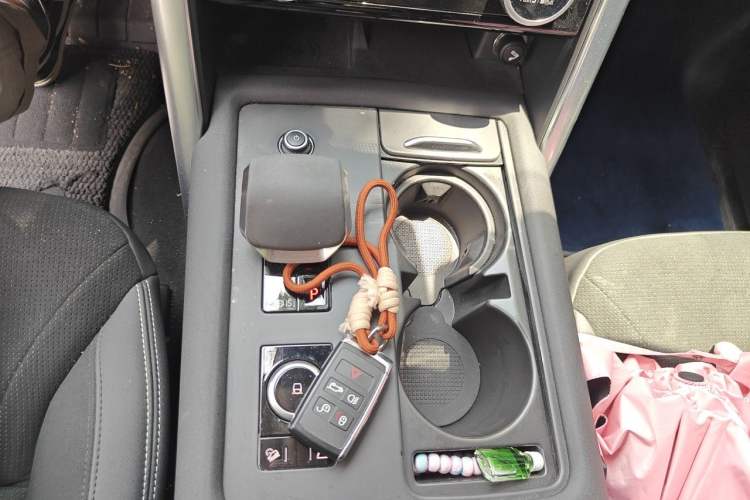 Used Land Rover Discovery 2021 360 PS R-Dynamic S Gear Lever