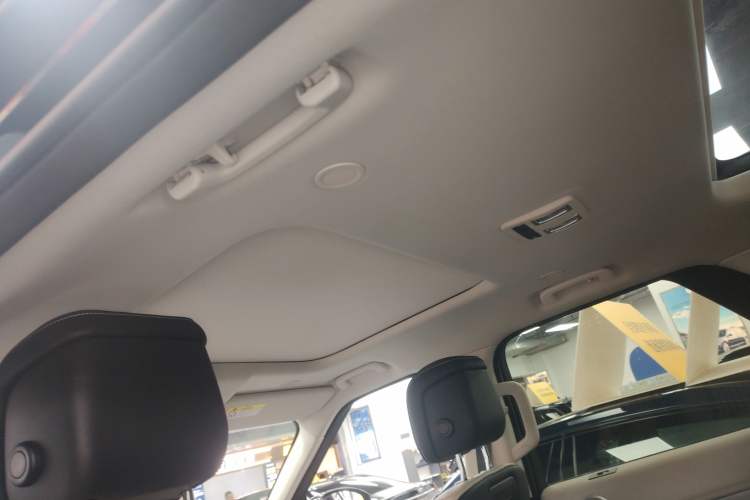 Used Land Rover Discovery 2021 360 PS R-Dynamic SE Headliner