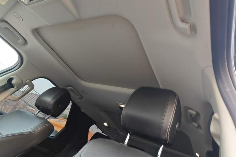 Used Land Rover Discovery 2021 360 PS R-Dynamic S Headliner