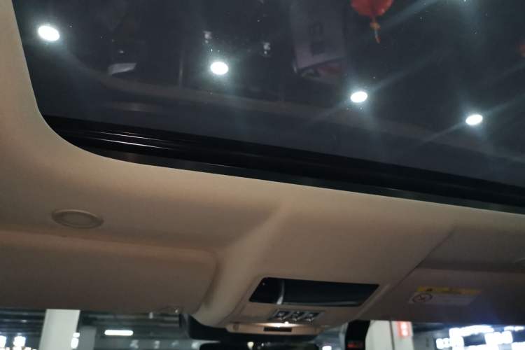 Used Land Rover Discovery 2021 360 PS R-Dynamic SE Headliner