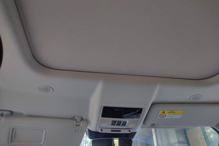 Used Land Rover Discovery 2021 360 PS R-Dynamic SE Headliner