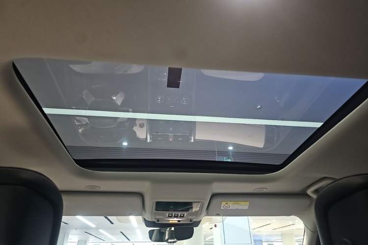 Used Land Rover Discovery 2021 360 PS R-Dynamic SE Headliner