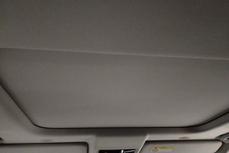 Used Land Rover Discovery 2021 360 PS R-Dynamic SE Headliner