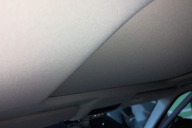 Used Land Rover Discovery 2021 360 PS R-Dynamic SE Headliner