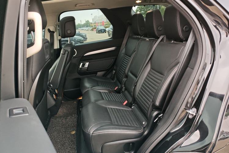 Used Land Rover Discovery 2021 360 PS R-Dynamic SE Interior 1
