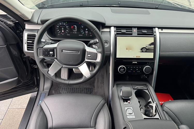 Used Land Rover Discovery 2021 360 PS R-Dynamic S Interior 2