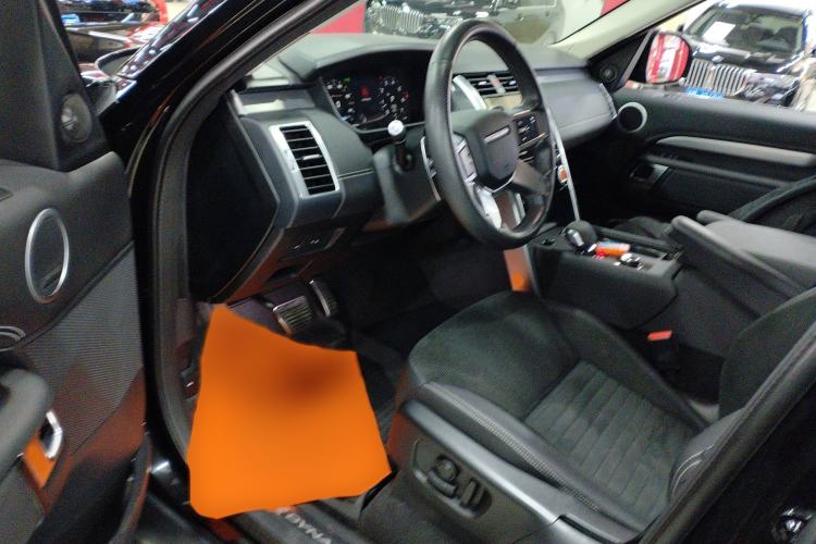 Used Land Rover Discovery 2021 360 PS R-Dynamic SE Interior 3