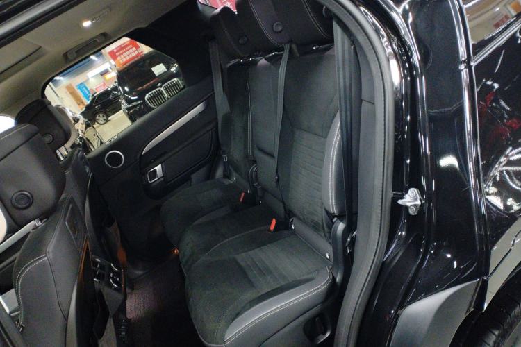 Used Land Rover Discovery 2021 360 PS R-Dynamic SE Interior 4