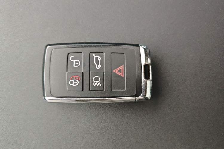 Used Land Rover Discovery 2021 360 PS R-Dynamic SE Interior 5