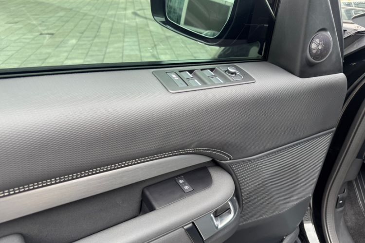 Used Land Rover Discovery 2021 360 PS R-Dynamic S Interior 5